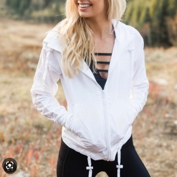 ZYIA Jackets & Blazers - Zyia Activewear White Mesh Lined Jacket Hooded Thumb Holes Womens Size XLarge